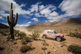 Die 8. Etappe der Dakar 2014 führte das Fahrerfeld im zweiten Teil der zweiten Marathonetappe durch die atemberaubende Landschaft des Altiplano von Bolivien und über die Grenze nach Chile. Attiyah und Despres melden sich zurück   .