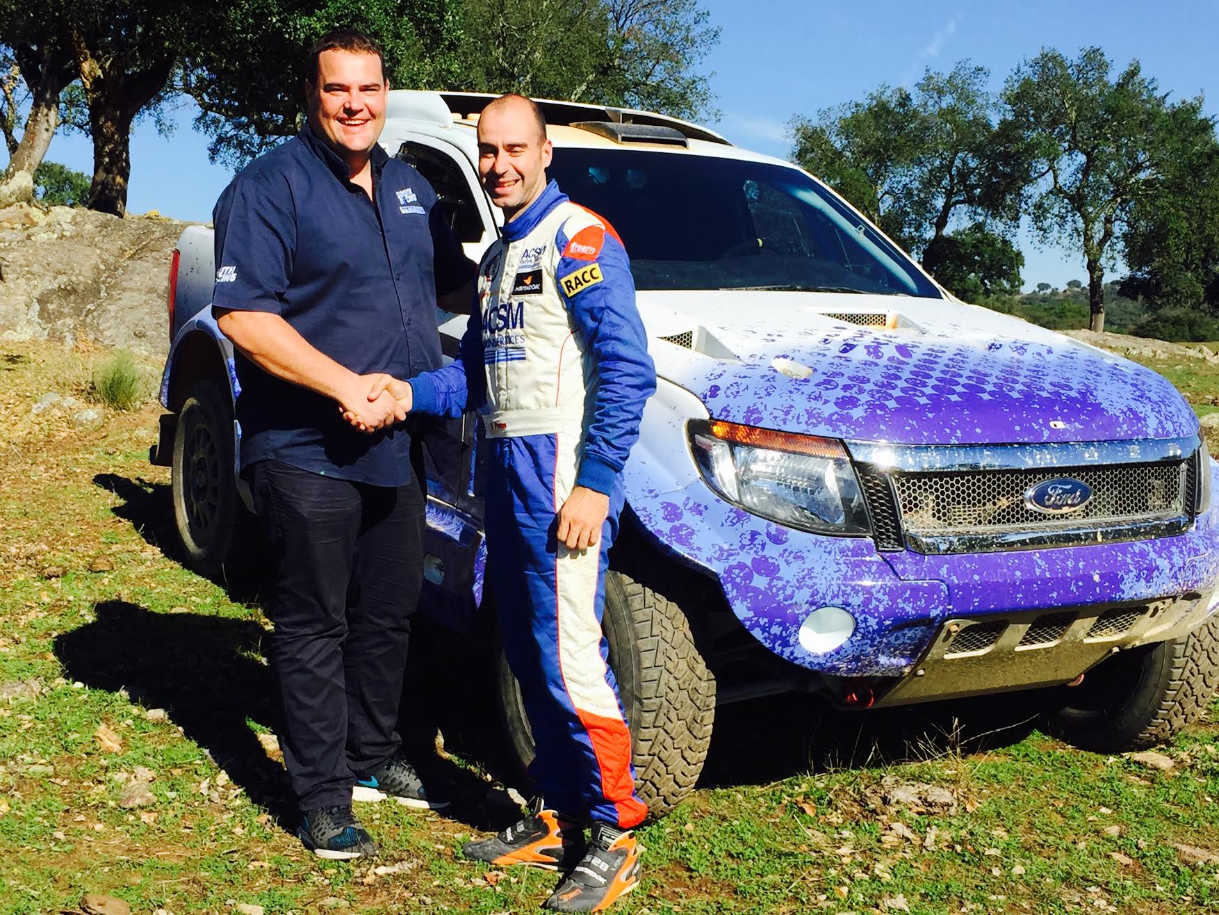 Für das Team DMAS South Racing aus Frankfurt wird Xavier Pons an der Dakar 2016 teilnehmen. Der 35-jährige Spanier fuhr bisher in der FIA-World Rally Championship-Rennserie. Er wird einen Ford Ranger steuern, sein Navigator ist der Argentinier  Ricardo Torlashi.