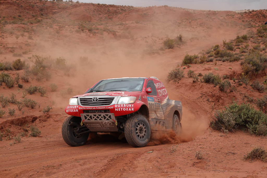 Das Team Overdrive tritt mit zwei Toyotas bei der Dakar an. Das Toyota Gazoo Racing South Africa aus Südafrika sogar mit dreien. Hier fahren auch Timo Gottschalk und Dirk von Zitzewitz mit, deren Fahrer Yazeed Al-Rajhi und Giniel de Villiers zu den Favoriten auf den Gesamtsieg zählen.