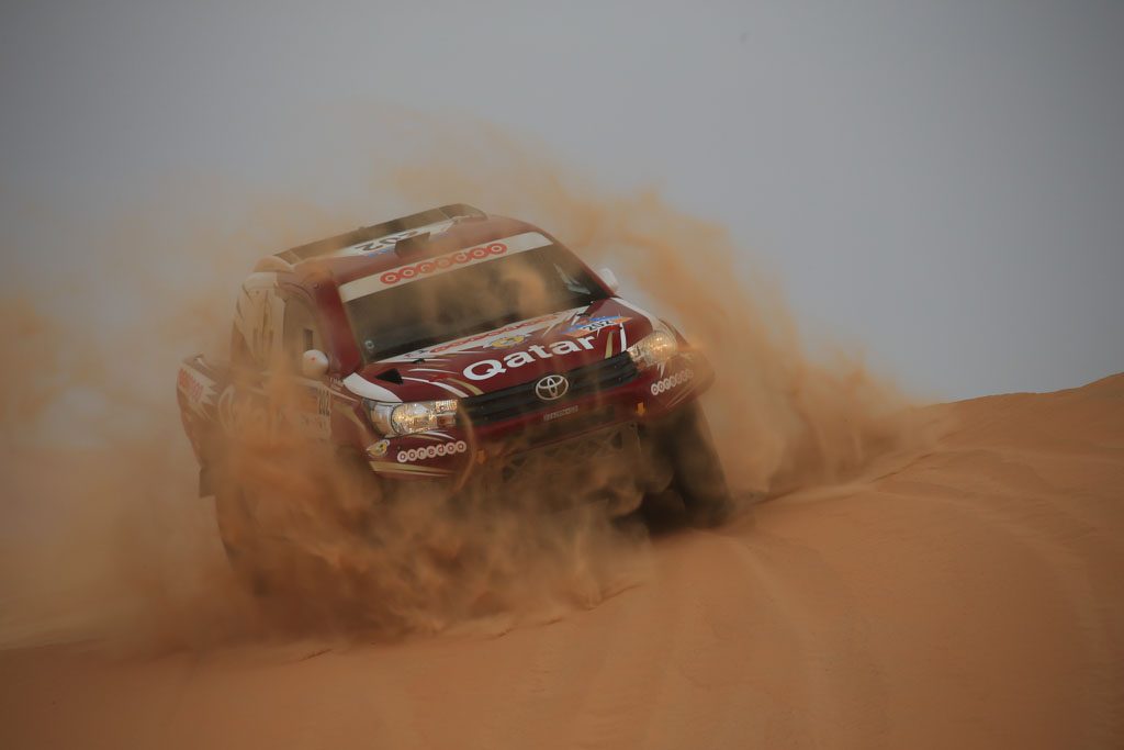 Bei der dritten Etappe der Abu Dhabi Desert Challenge gewann zwar erneut der Katari Nasser Al-Attiyah im Toyota. Aber hinter ihm positionierte sich Vladimir Vasilyev, der noch immer auf den Titel-Hattrick hofft.
