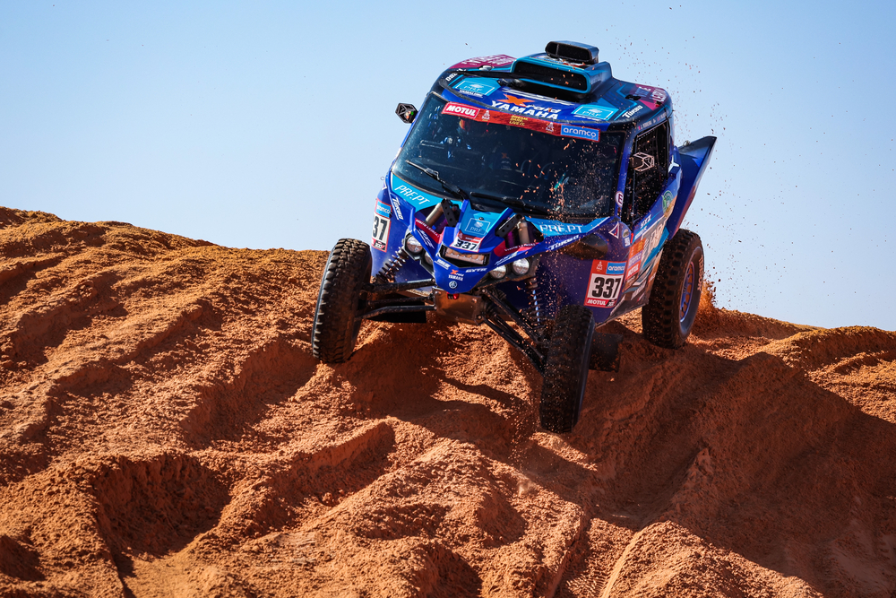 Der kompakte Sand und Navigationsschwierigkeiten auf der 5. Etappe verursachten am heutigen Tag der Dakar Rallye viele Probleme. Der härteste Test für Langstreckenrennen, den der Motorsport zu bieten hat, wird seinem Ruf bei dieser vierten Dakar Rallye Ausgabe in Saudi-Arabien sicherlich gerecht.